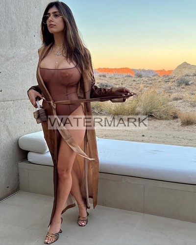 8x10 mia khalifa - mia, glossy